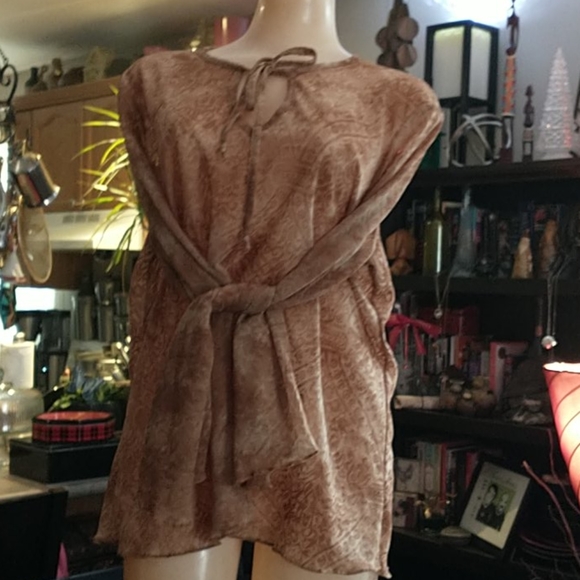 Two tone beige top - Picture 3 of 4